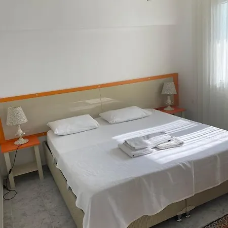 Neseli Bahce Cafe * Seferihisar