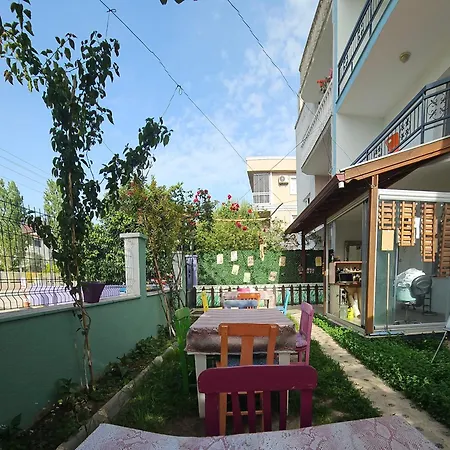Neseli Bahce Cafe Aparthotel