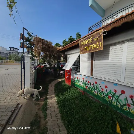 Neseli Bahce Cafe * Seferihisar
