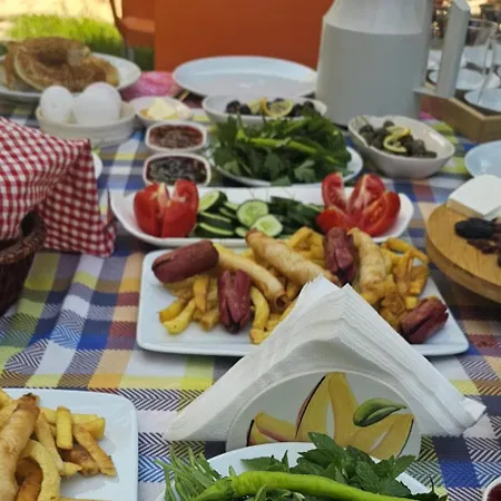 Neseli Bahce Cafe Apartmanhotel Seferihisar